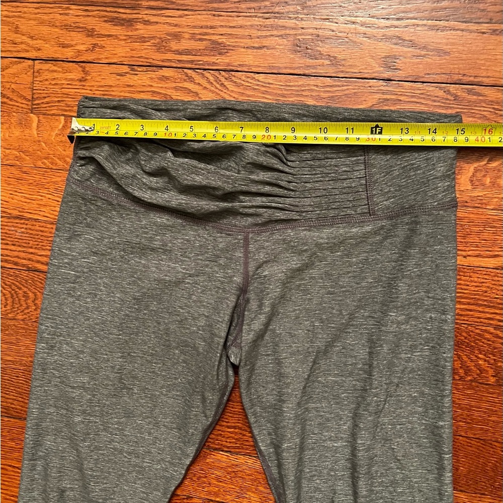Lululemon Cropped Ruched Waist Band Grey Capri Leggings Women’s Sz 10 VHTF EUC - Picture 12 of 14